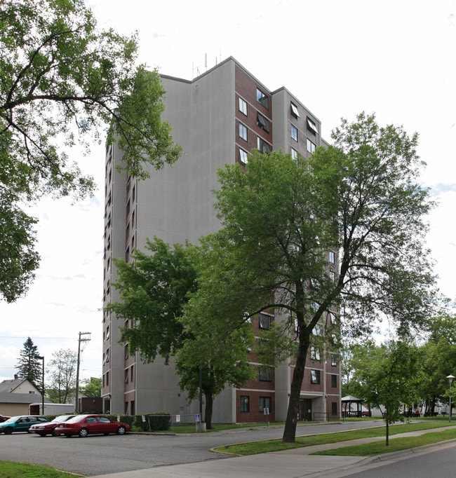 Ramsey Manor in Duluth, MN - Foto de edificio - Building Photo