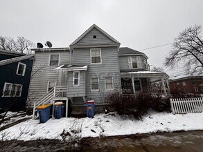 1354 Wealthy St SE in Grand Rapids, MI - Building Photo - Building Photo