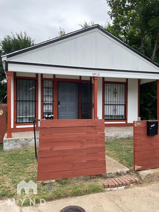 3912 Atlanta St in Dallas, TX - Foto de edificio