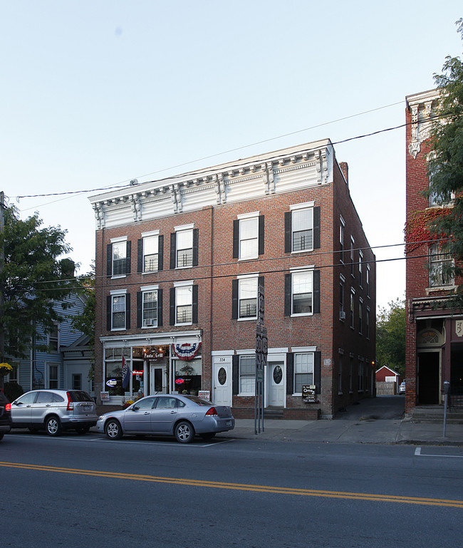 334 Main St in Middleburgh, NY - Foto de edificio - Building Photo