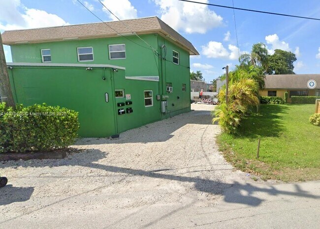2435 N Dixie Hwy in Wilton Manors, FL - Building Photo - Building Photo