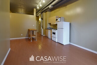 10024-10024 Jasper Ave in Edmonton, AB - Building Photo - Building Photo