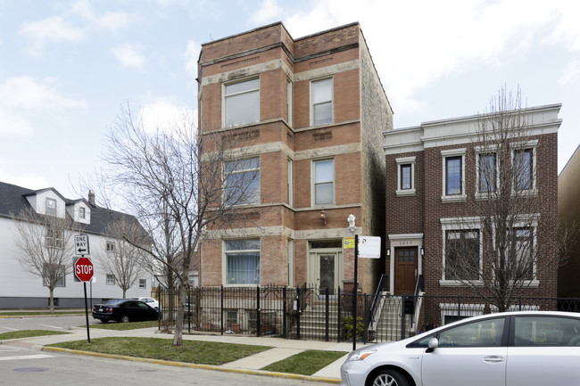 1657 N Maplewood Ave in Chicago, IL - Building Photo - Building Photo