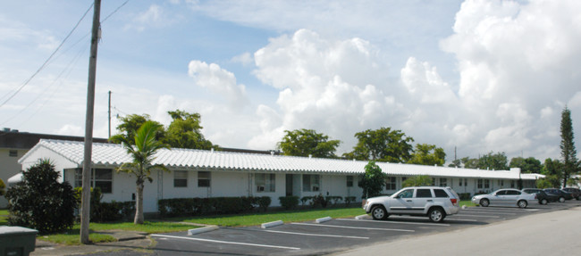 308 NE 2nd St in Hallandale Beach, FL - Building Photo - Building Photo