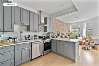 594 MacDonough St in Brooklyn, NY - Building Photo - Building Photo