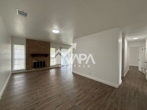 10815 Green Heights Dr in San Antonio, TX - Building Photo - Building Photo