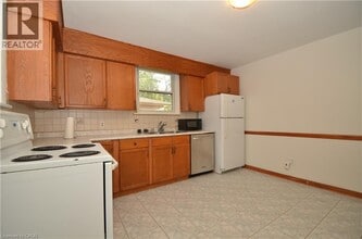490 Springbrook Ave in Ancaster, ON - Building Photo - Building Photo