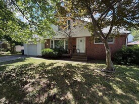 24113 E Silsby Rd in Beachwood, OH - Building Photo