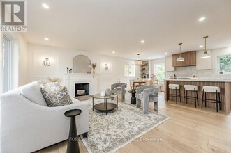 112 Queensway Dr in Brantford, ON - Building Photo - Building Photo