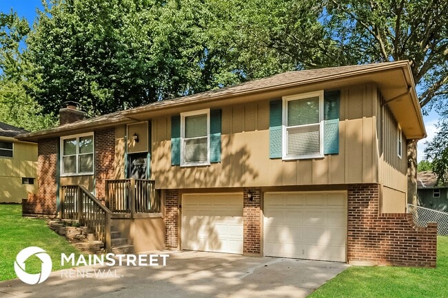 513 NE Grant Dr in Blue Springs, MO - Foto de edificio - Building Photo