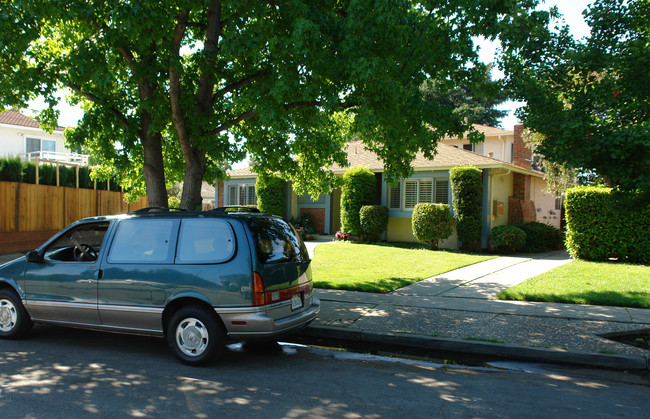 5160 Westdale Dr in San Jose, CA - Foto de edificio - Building Photo