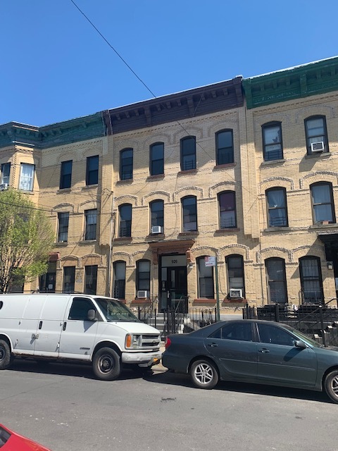 926 Hart St in Brooklyn, NY - Building Photo