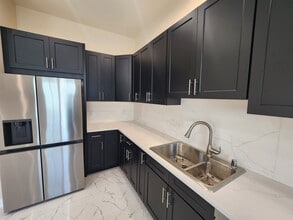 10926 Olinda St in Sun Valley, CA - Building Photo - Building Photo