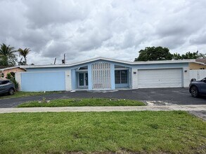 7031 NW 20th St in Sunrise, FL - Building Photo - Building Photo