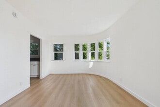 Wilcox Apartments in Los Angeles, CA - Foto de edificio - Building Photo