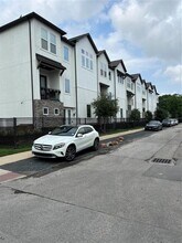 1224 Upton St in Houston, TX - Building Photo - Building Photo