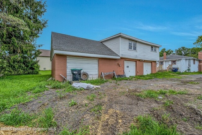 664 Laurel Dr, Unit Rear in Tobyhanna, PA - Building Photo - Building Photo