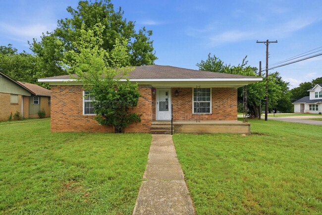 property at 1703 W Elm St