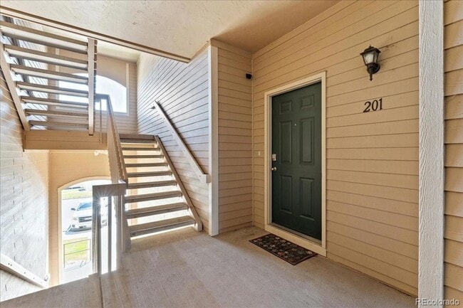 8427 S Hoyt Way, Unit 201 in Littleton, CO - Building Photo - Building Photo