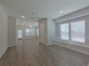 1102 Fallgate Dr in Saginaw, TX - Building Photo - Building Photo