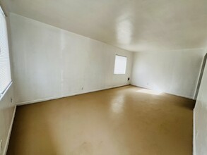 118 W Birch St, Unit 120 in Shelton, WA - Foto de edificio - Building Photo
