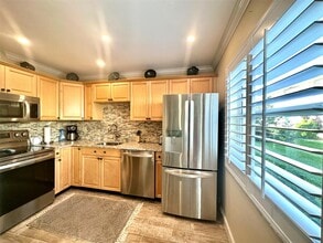 18 Colonial Club Dr in Boynton Beach, FL - Building Photo - Building Photo
