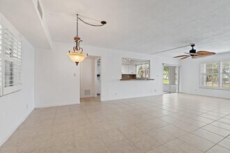 5570 Tamberlane Cir in Palm Beach Gardens, FL - Building Photo - Building Photo