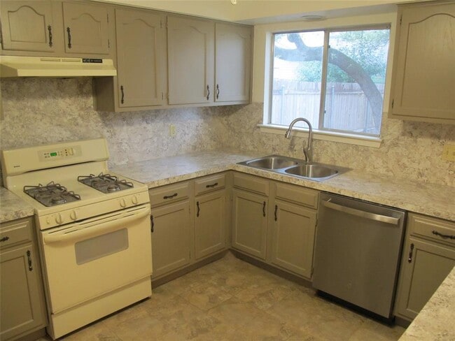 4206 Harcourt Dr in Austin, TX - Building Photo - Building Photo