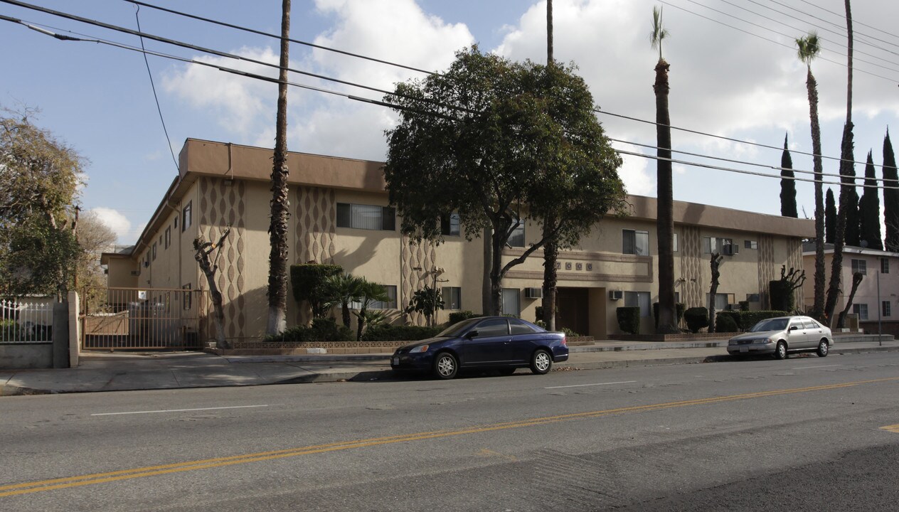 7006 Coldwater Canyon Ave in North Hollywood, CA - Building Photo