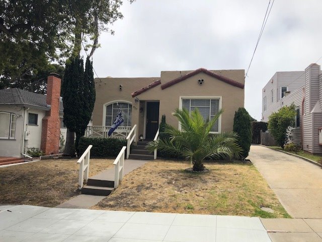 property at 927 W Franklin St