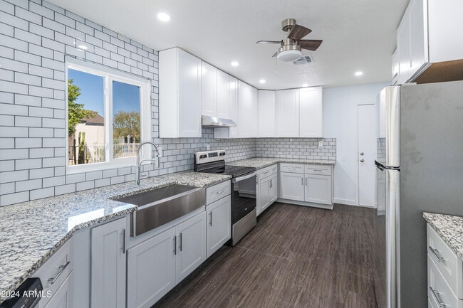 7034 S 42nd St in Phoenix, AZ - Building Photo - Building Photo