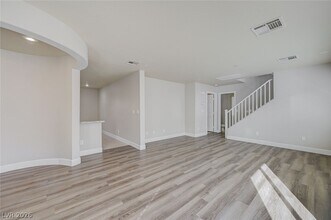 7476 S Dune Sunflower Ct in Las Vegas, NV - Building Photo - Building Photo