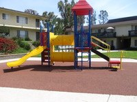 Mountain Crest Apartments in Upland, CA - Foto de edificio - Building Photo