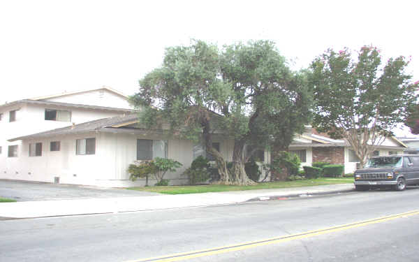 8646-8650 5th St in Downey, CA - Foto de edificio