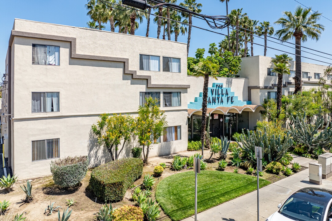 Villa Santa Fe in West Covina, CA - Foto de edificio
