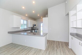 91-4042-4046 Hikuha St in Kapolei, HI - Building Photo - Building Photo
