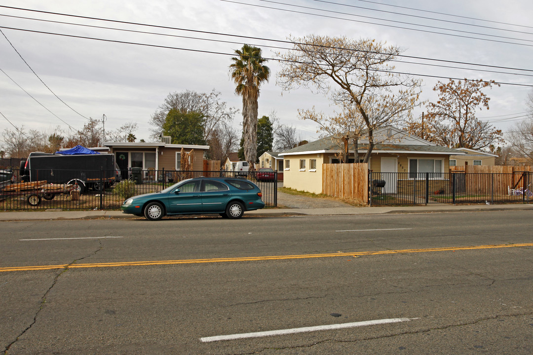 2825-2827 Rio Linda Blvd in Sacramento, CA - Foto de edificio