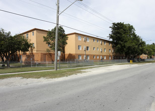 Campbell Arms Apartments in Homestead, FL - Building Photo - Building Photo