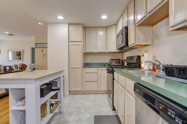 217-219-219 Clinton St in Hoboken, NJ - Building Photo - Building Photo