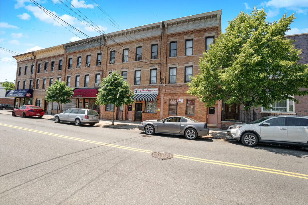 6346 Forest Ave in Ridgewood, NY - Building Photo