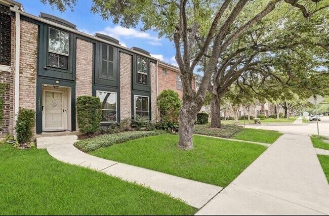 14361 Misty Meadow Ln in Houston, TX - Building Photo - Building Photo