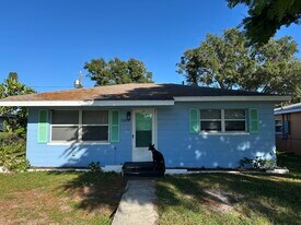 1814 53rd St S in Gulfport, FL - Building Photo