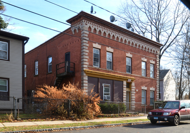 110 Rockwell Ave in New Britain, CT - Foto de edificio - Building Photo