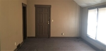 911 Camden Ave SW, Unit 3 in Canton, OH - Building Photo - Building Photo