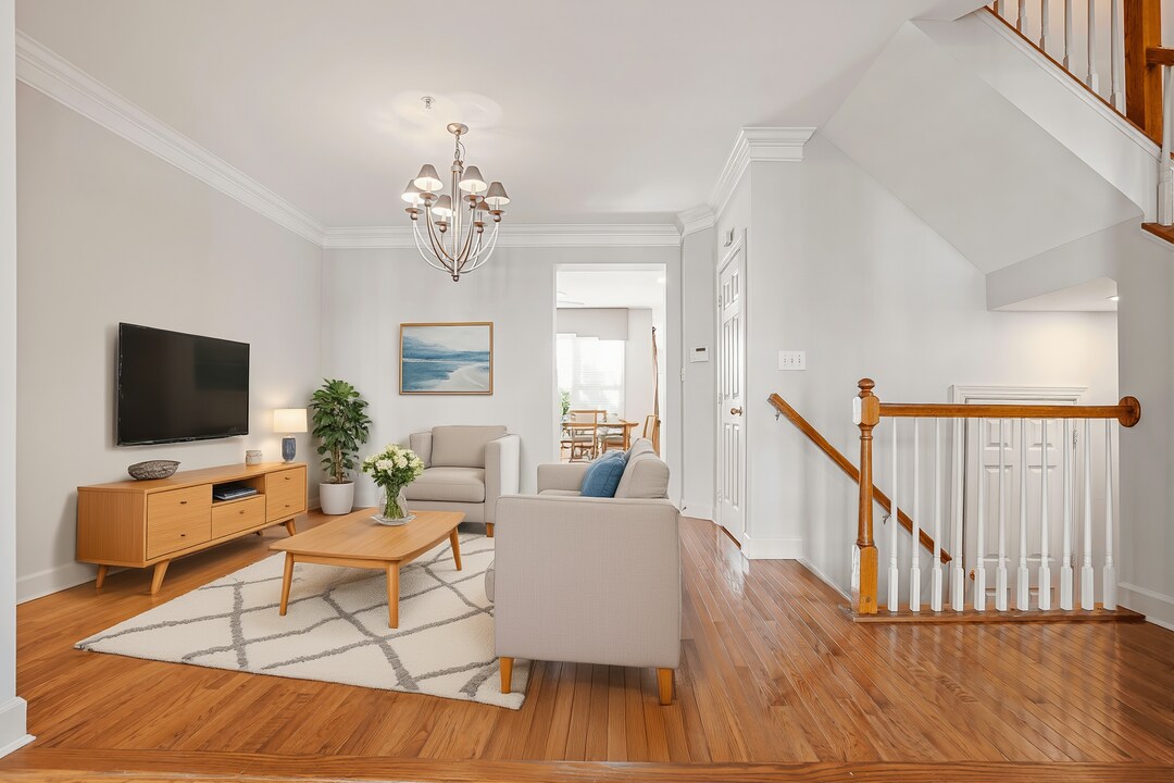 1022 Crestfield Dr in Rockville, MD - Building Photo