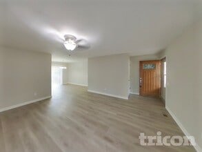 2415 Sarthe Ct in Maryland Heights, MO - Building Photo - Building Photo