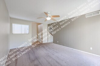 4555 W Continental Dr in Glendale, AZ - Building Photo - Building Photo