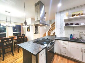 1565 Thomas Rd in Medford, OR - Building Photo - Building Photo