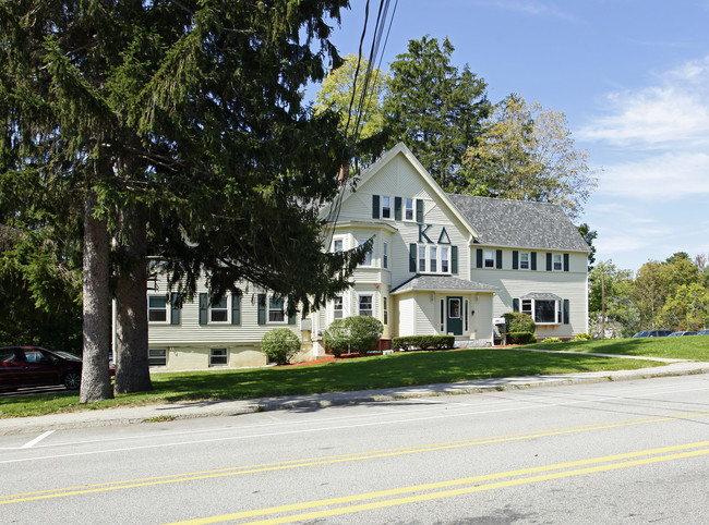 25 Madbury Ct in Durham, NH - Foto de edificio - Building Photo