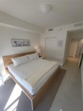 5350 NW 84th Ave, Unit 714 in Doral, FL - Foto de edificio - Building Photo